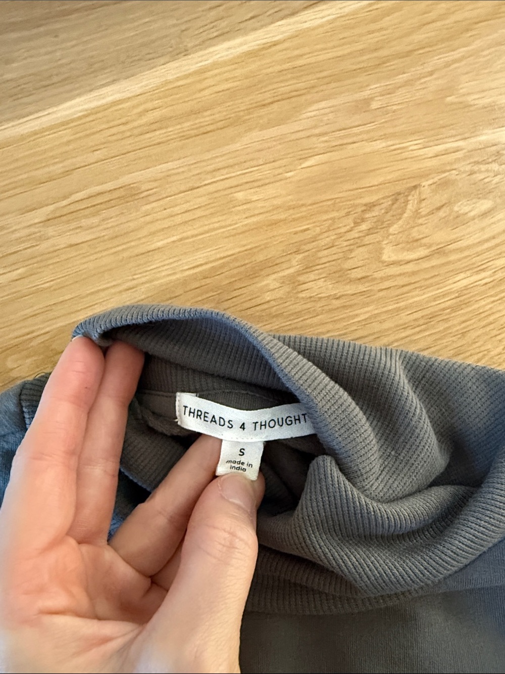 Mock Neck Cropped Sweatshirt in green gray - Picture 2 of 4